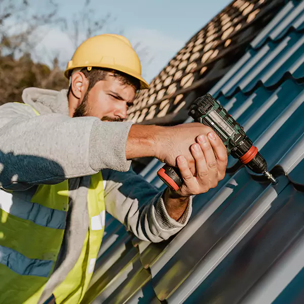 Why Bedford Property Owners Choose Bedford Roofing Service for Metal Roof Replacement?